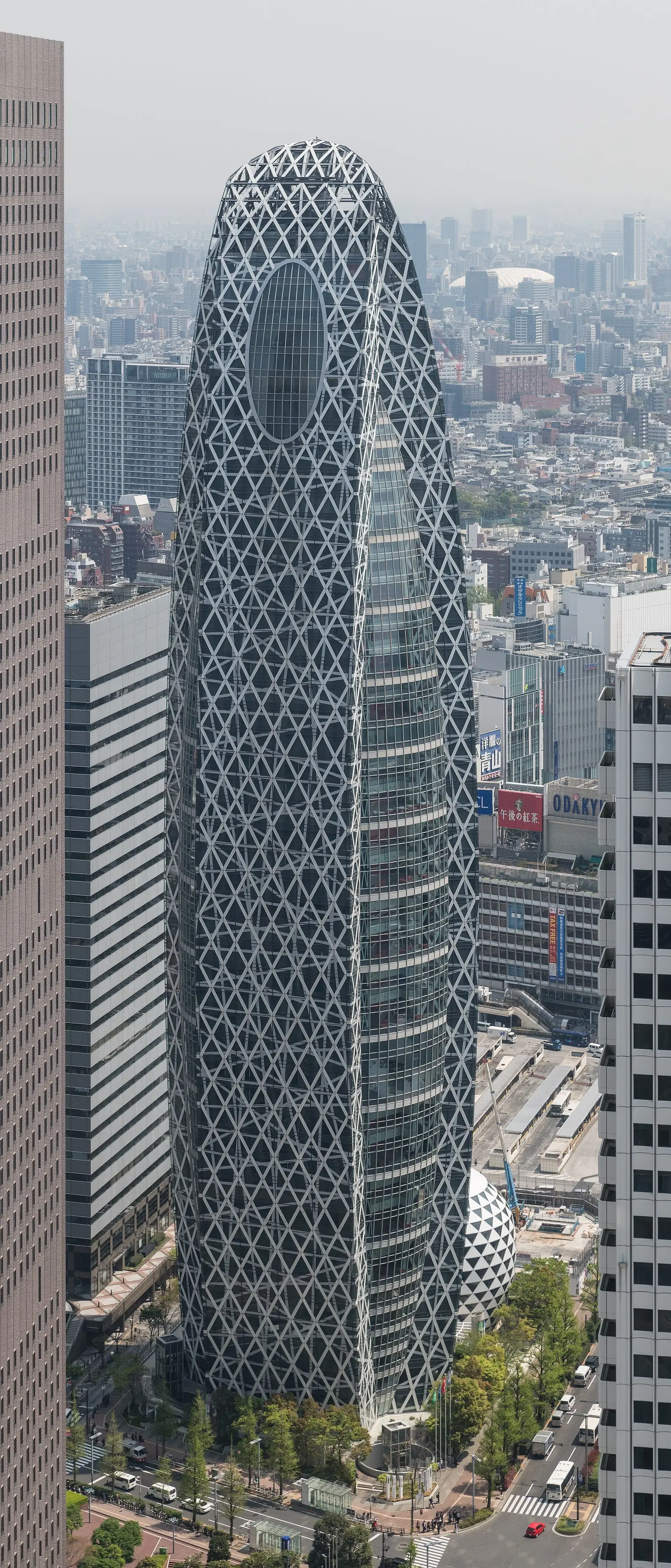 Der Mode Gakuen Cocoon Tower in West-Shinjuku