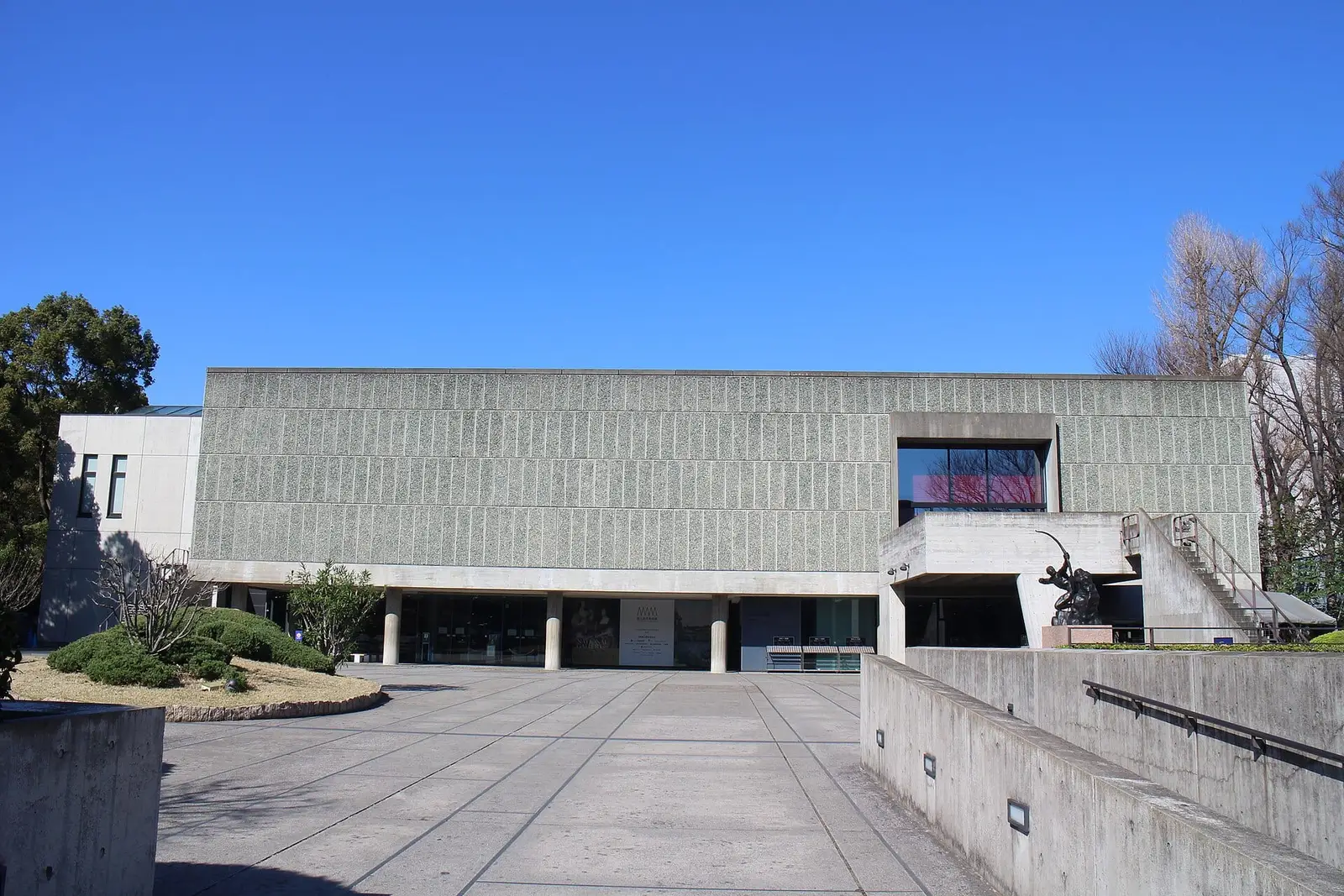 Außenansicht des Hauptbaus des Nationalmuseums für westliche Kunst